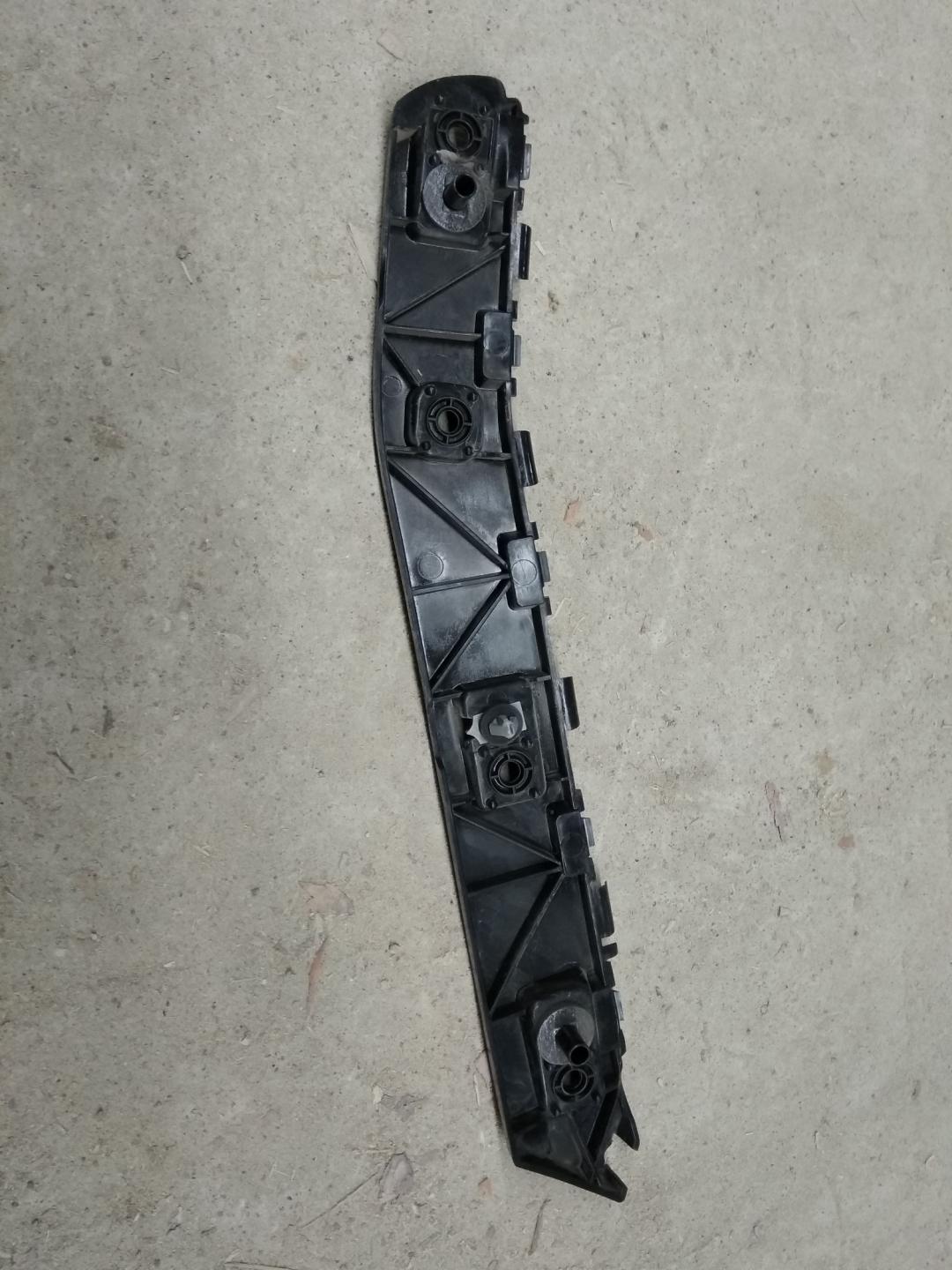 Крепление бампера переднего Ford Escape 3 поколение C520 2015, 1.5 л., бензин, АКПП, белый, внедорожник 5 дв., правый руль - фото №1