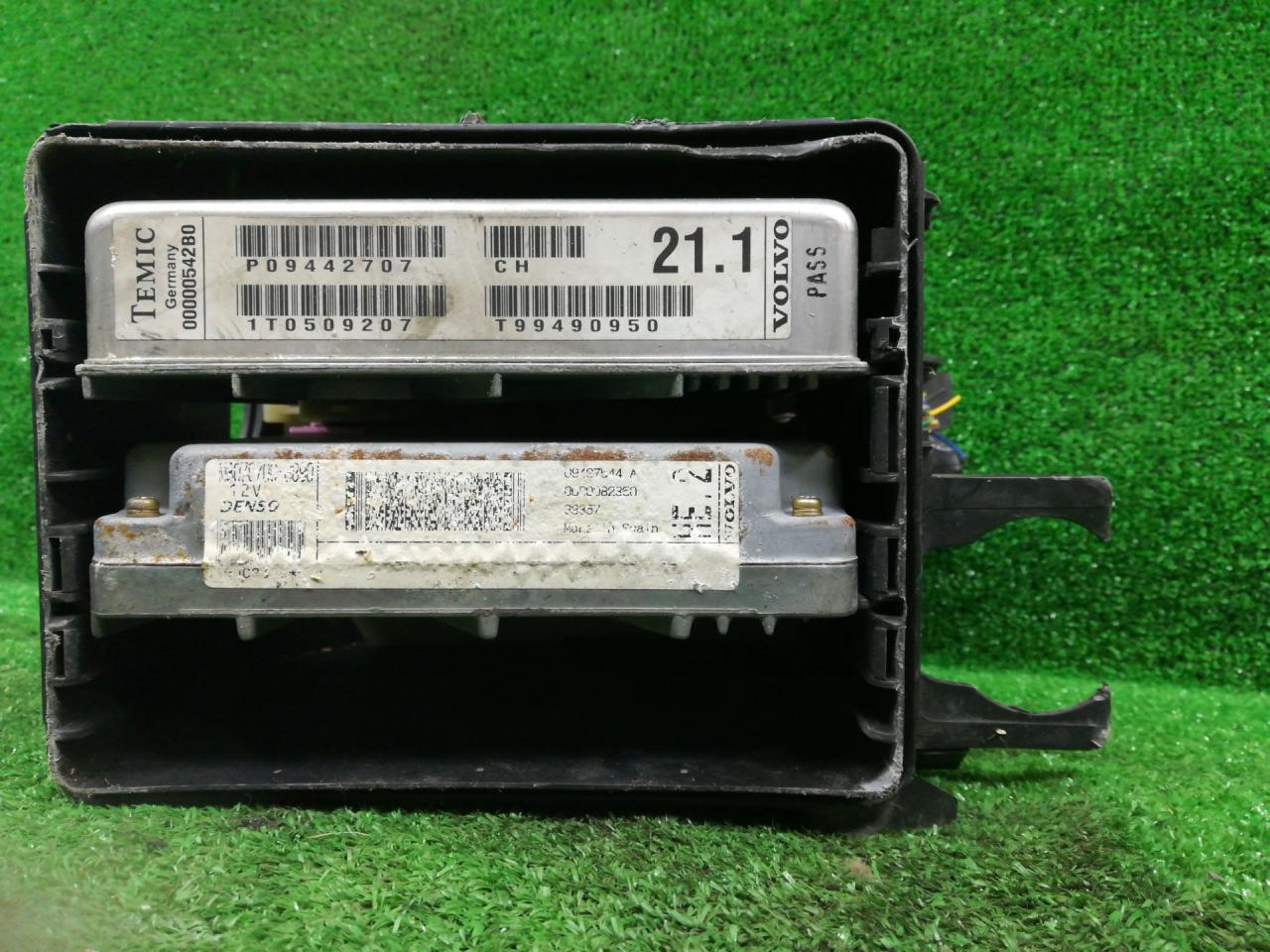 блок управления двигателем Volvo V70 1 поколение 2000, 2.4 л., бензин, АКПП, черный, универсал, правый руль - фото №1