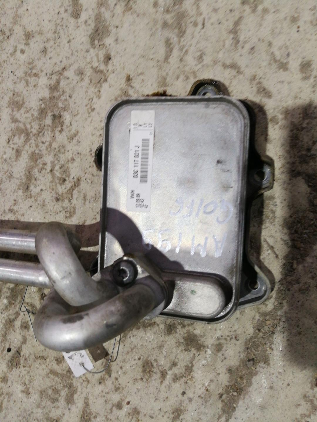 теплообменник масляного фильтра Volkswagen Golf 6 поколение 2010, 1.4 л., CAXA, бензин, АКПП, серебро, универсал, правый руль - фото №1