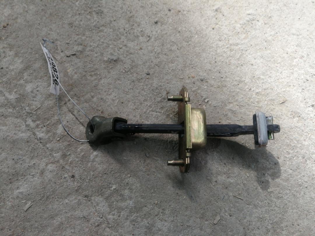 ограничитель открывания двери Subaru Legacy 4 поколение 2004, 2.0 л., EJ202, бензин, седан - фото №1