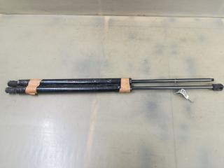 амортизатор крышки багажника (3-5 двери) GMC Yukon 2 поколение 2003, 6.0 л., бензин, АКПП, белый, внедорожник 5 дв.