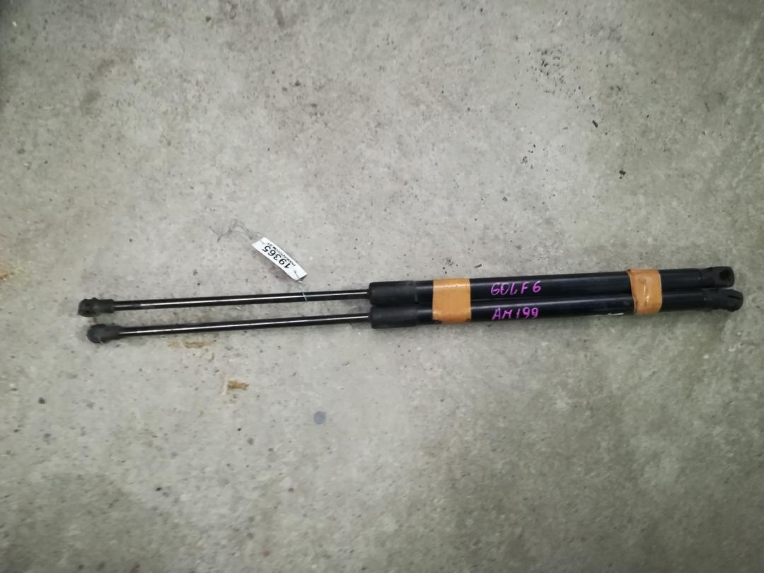 амортизатор крышки багажника (3-5 двери) Volkswagen Golf 6 поколение 2010, 1.4 л., CAXA, бензин, АКПП, серебро, универсал, правый руль - фото №1