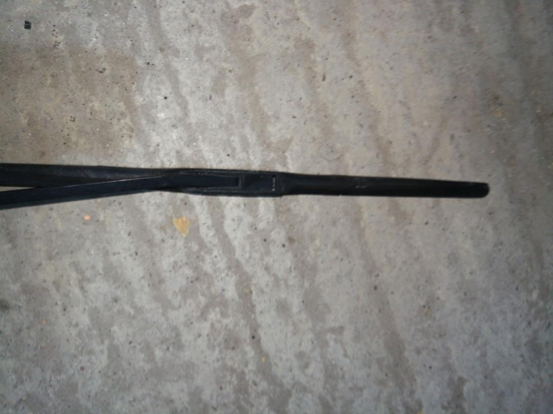 щеткодержатель (поводок стеклоочистителя, дворник) Subaru Legacy 5 поколение 2013, 2.0 л., FA20, бензин, АКПП, красный, универсал, правый руль - фото №1