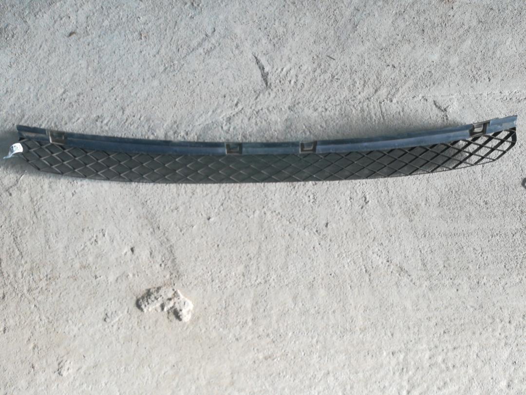 заглушка (решетка) в бампер Volkswagen Golf 6 поколение 2012, 1.4 л., CAXA, бензин, универсал - фото №1