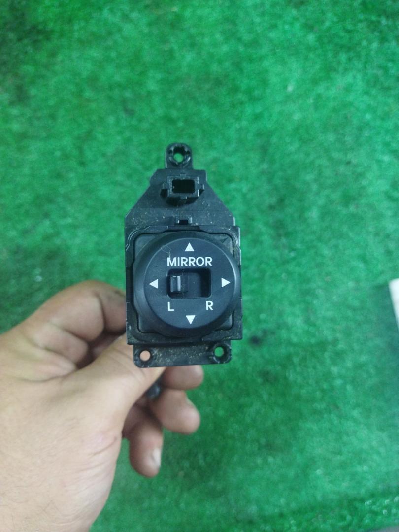 джойстик регулировки зеркал Hyundai Accent 4 поколение (RB) 2017, 1.6 л., G4FD, бензин, АКПП, серый, седан, передний привод, правый руль - фото №1