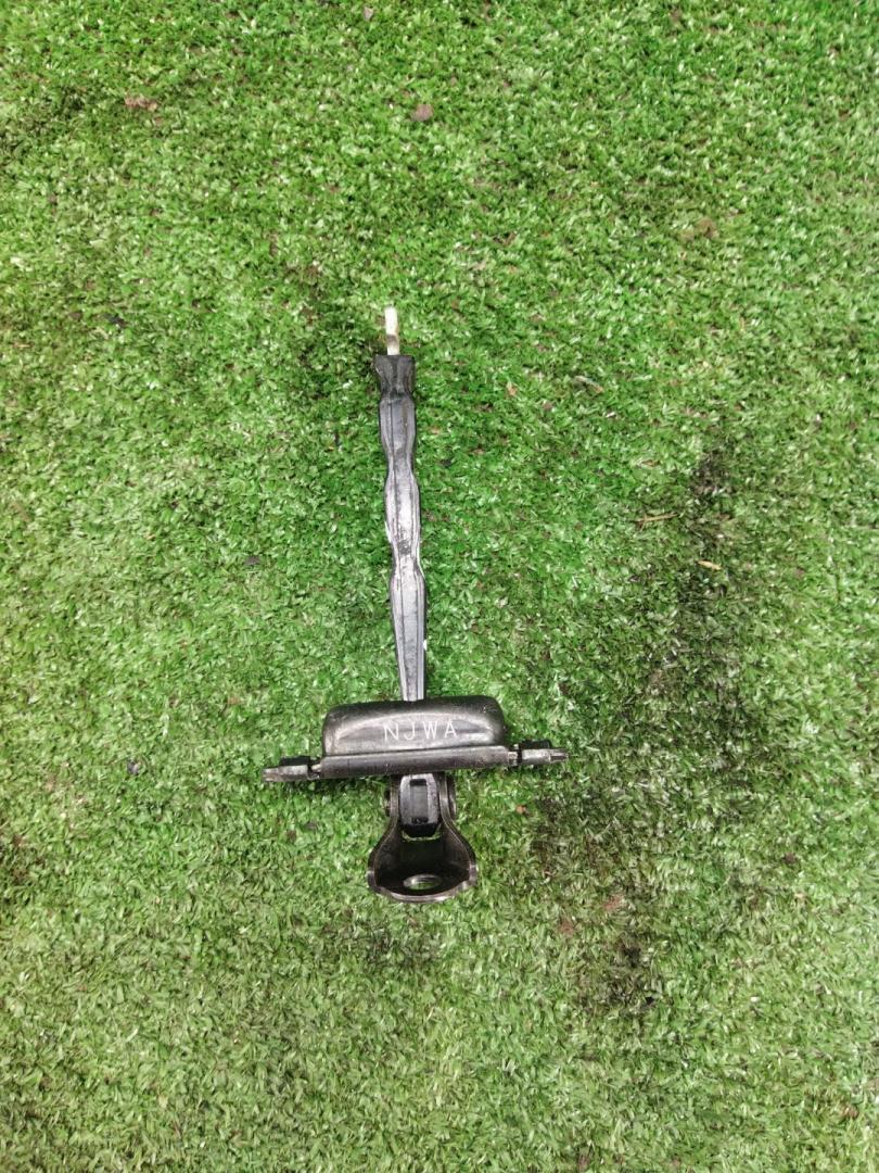 ограничитель открывания двери Hyundai Accent 4 поколение (RB) 2017, 1.6 л., G4FD, бензин, АКПП, серый, седан, передний привод, правый руль - фото №1