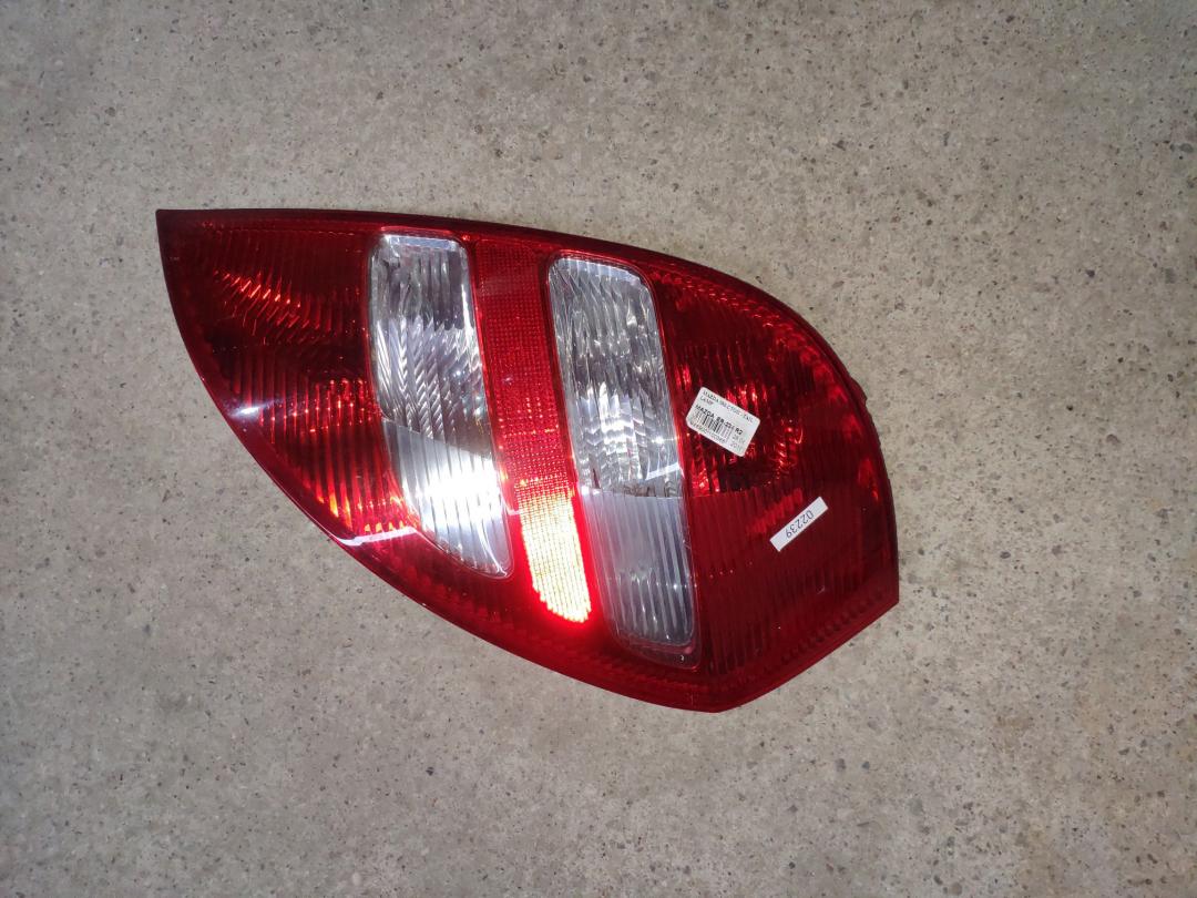 фонарь задний правый Mercedes-Benz A-Класс W169 2005, 2.0 л., бензин, АКПП, серебристый, хетчбэк 5 дв. - фото №1