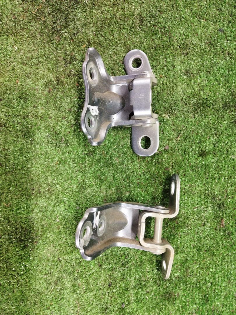 петля двери Hyundai Accent 4 поколение (RB) 2017, 1.6 л., G4FD, бензин, АКПП, серый, седан, передний привод, правый руль - фото №1