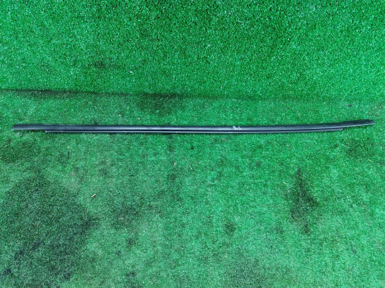 Молдинг стекла двери наружный Hyundai Accent 4 поколение (RB) 2017, 1.6 л., G4FD, бензин, АКПП, серый, седан, передний привод, правый руль - фото №1