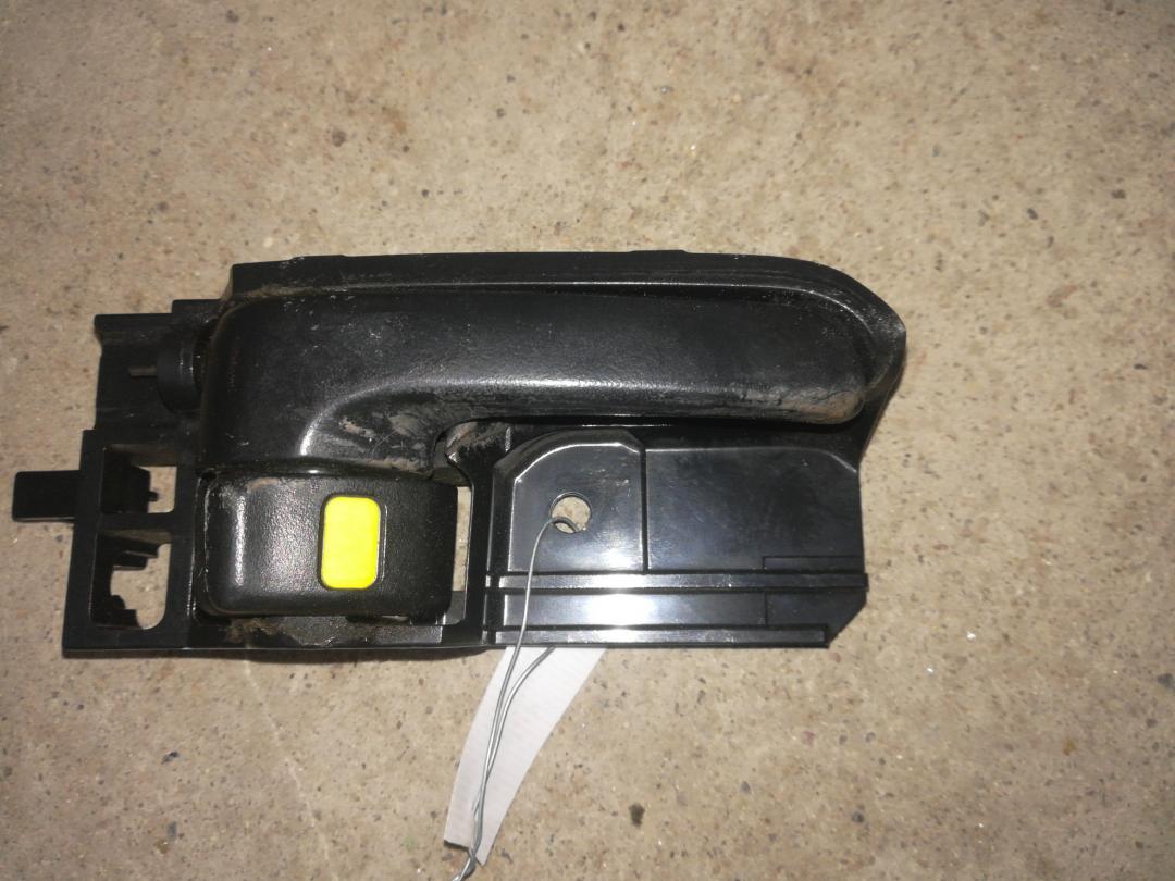 ручка внутренняя передняя правая Toyota Matrix 1 поколение (E130) 2005, 1.8 л., бензин, АКПП, темно-серый, минивэн - фото №1