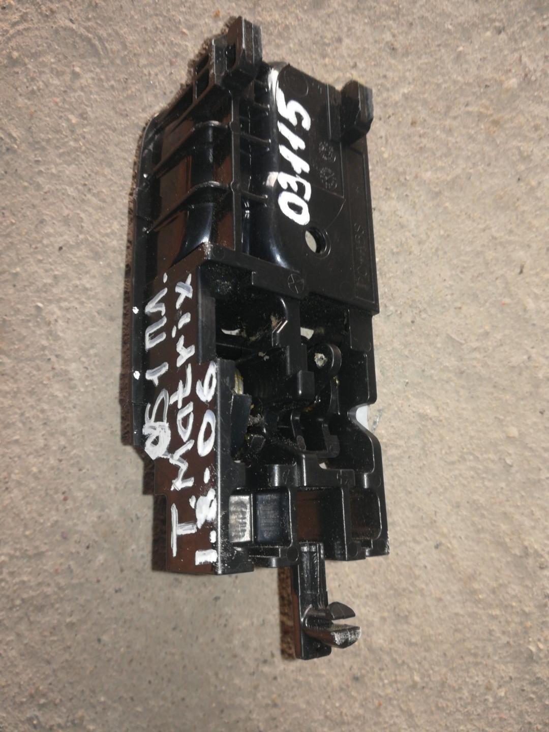 ручка внутренняя передняя левая Toyota Matrix 1 поколение (E130) 2005, 1.8 л., бензин, АКПП, темно-серый, минивэн - фото №1