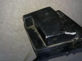 блок предохранителей Mazda 323 6 поколение 1999, 1.5 л., ZL05, бензин, МКПП, серебристый, хетчбэк 5 дв., правый руль