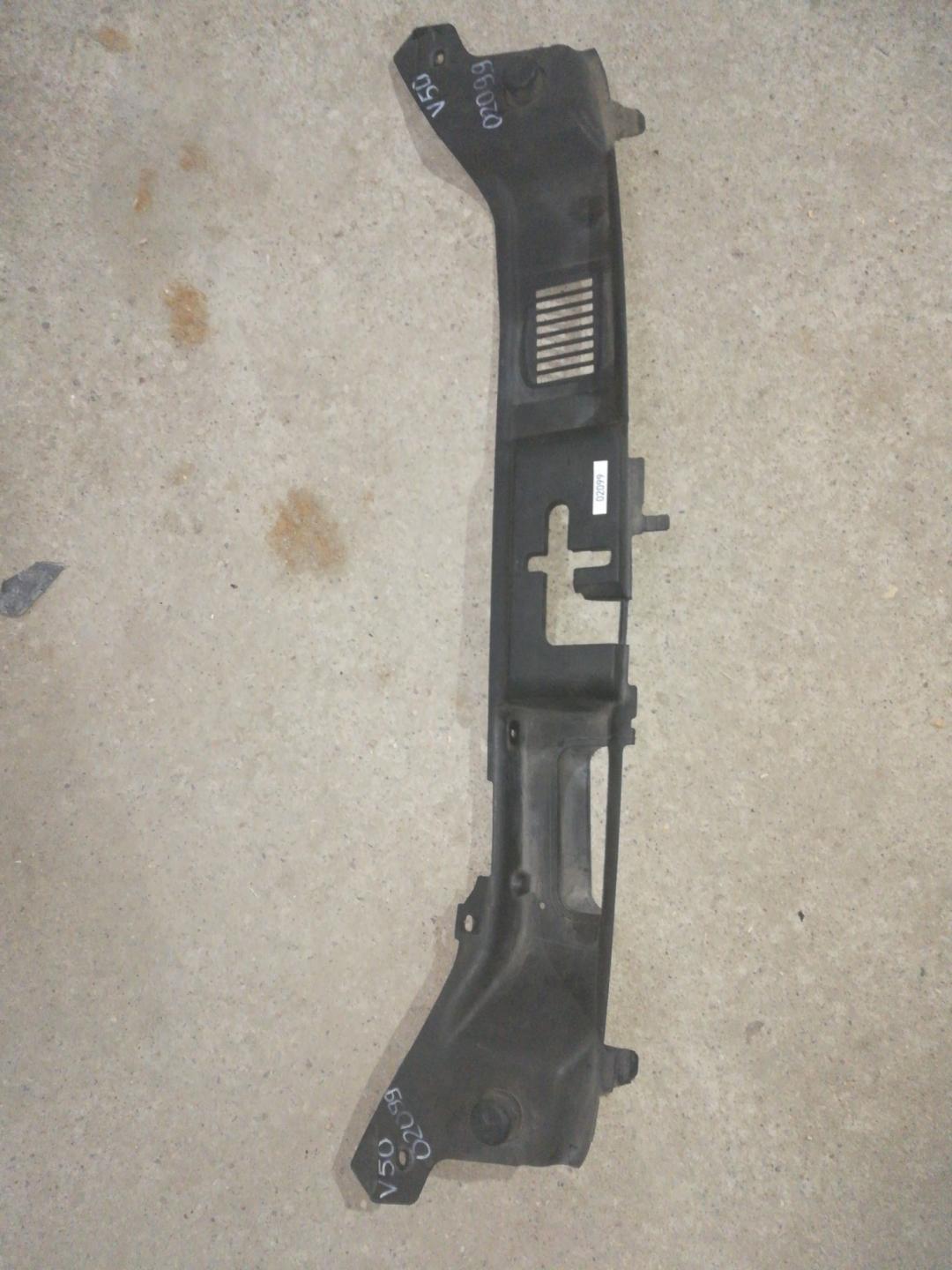 накладка декоративная Volvo V50 1 поколение 2007, 2.4 л., бензин, АКПП, белый, универсал, правый руль - фото №1