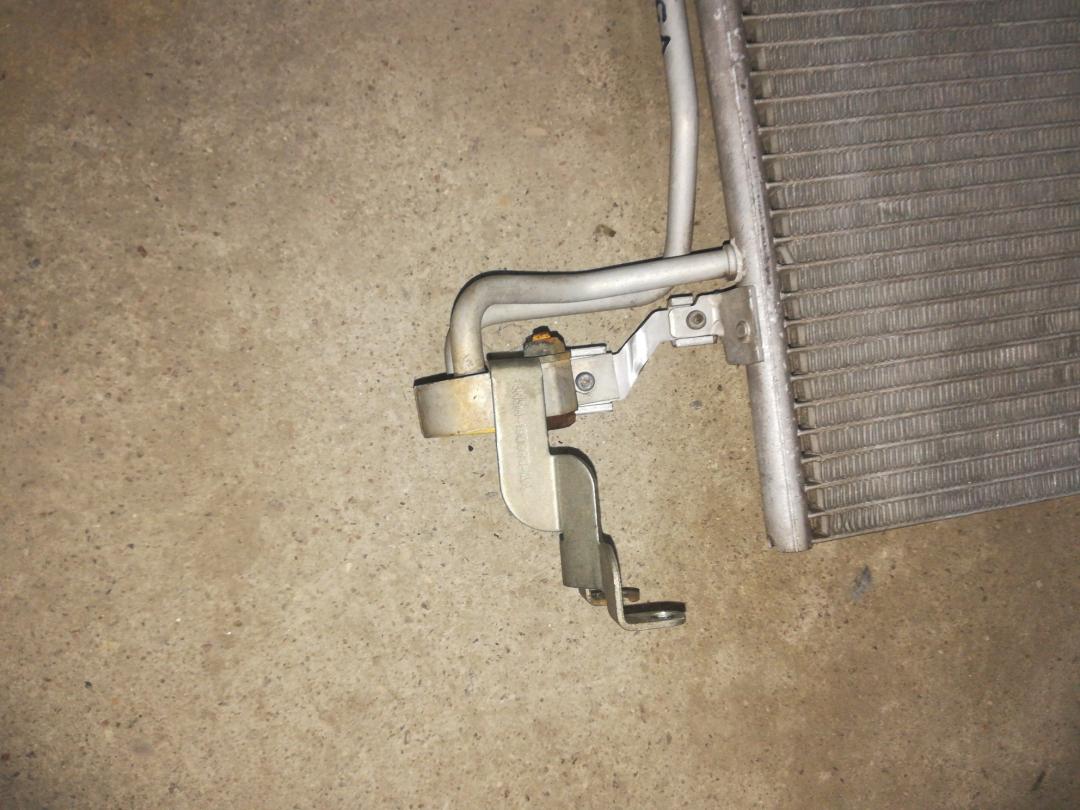 радиатор кондиционера Volvo V50 1 поколение 2007, 2.4 л., бензин, АКПП, белый, универсал, правый руль - фото №1