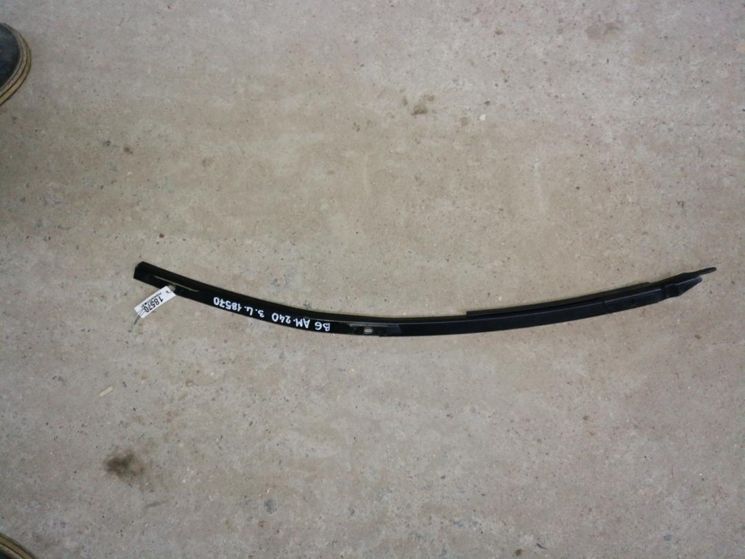 направляющая стекла Volkswagen Passat B6 2008, 2.0 л., BWA, бензин, АКПП, черный, универсал, правый руль - фото №1