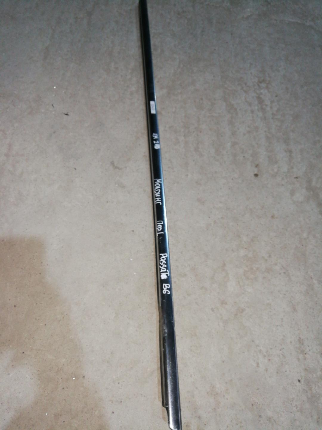 Молдинг стекла двери наружный Volkswagen Passat B6 2008, 2.0 л., BWA, бензин, АКПП, черный, универсал, правый руль - фото №1