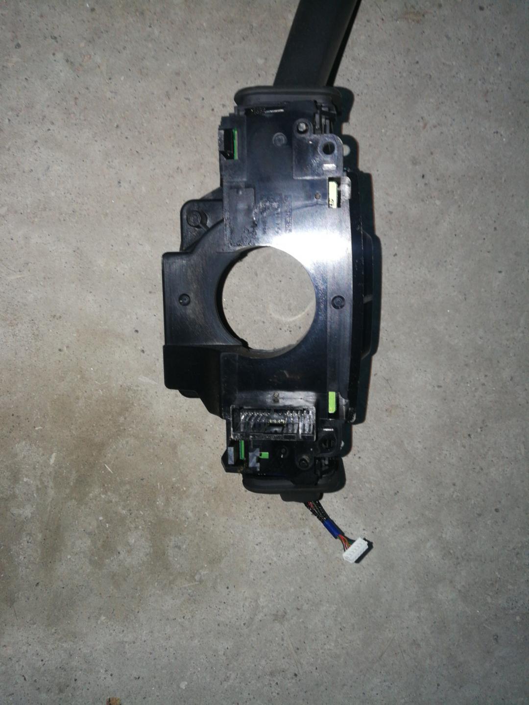 переключатель подрулевой (стрекоза) Volvo XC70 1 поколение 2004, 2.5 л., бензин, АКПП, черный, универсал, правый руль - фото №1