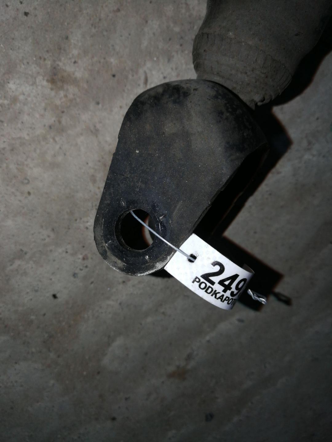 стойка задняя Lexus SC 1 поколение 1994, 4.0 л., бензин, АКПП, серовато-жёлтый, купе, правый руль - фото №1