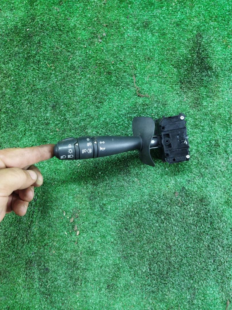 переключатель подрулевой (стрекоза) Dacia Logan 1 поколение 2006, 8200792587, 901057668 - фото №1