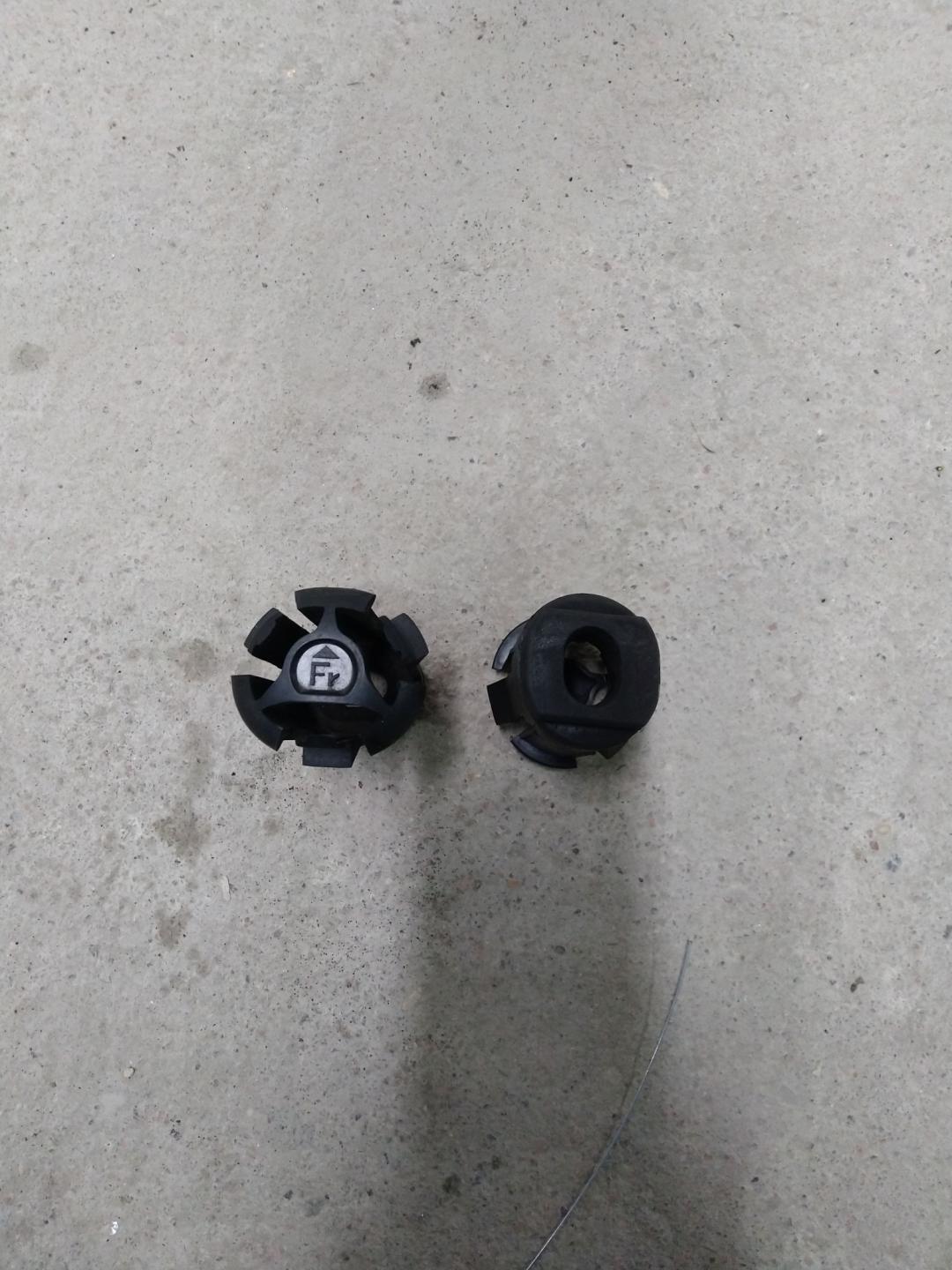 кронштейн радиатора Mazda 3 BL 2009, 2.0 л., LF17, бензин, МКПП, черный, седан, правый руль - фото №1