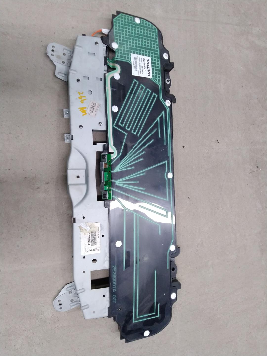 навигация Volvo XC90 1 поколение 2004, 2.9 л., бензин, АКПП, серебристый, универсал, правый руль, 34E107A - фото №1