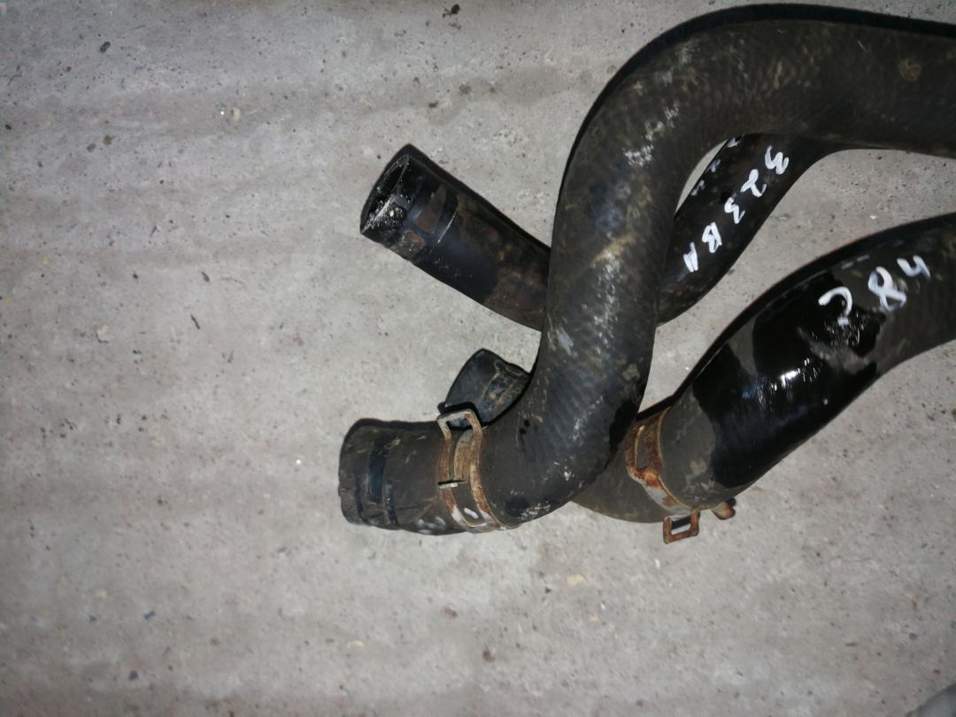 патрубок радиатора Mazda 323 5 поколение 1997, 1.5 л., Z5-DE, бензин, АКПП, серебристый, седан, правый руль - фото №1