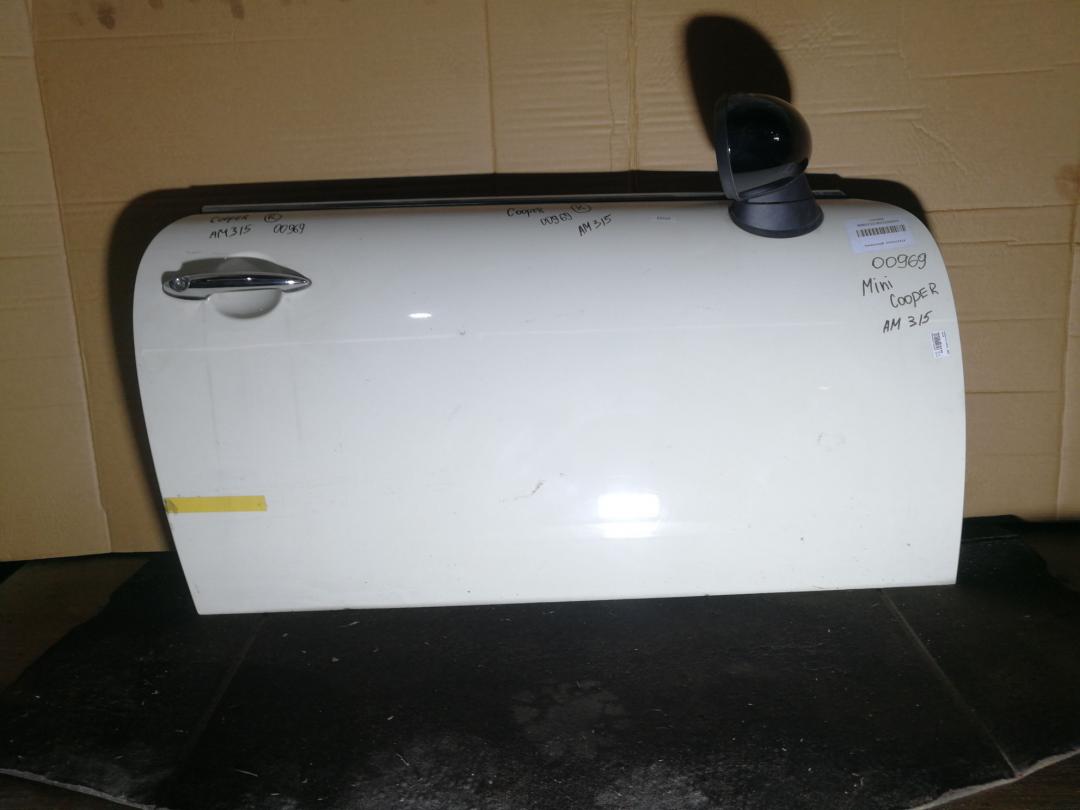 дверь передняя правая Mini Clubman 1 поколение (R55) 2011, 1.6 л., бензин, АКПП, белый, универсал, правый руль - фото №1