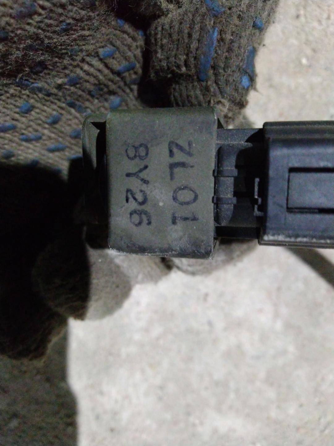 электромагнитный клапан Mazda 323 6 поколение 1998, 1.8 л., FP, бензин, МКПП, черный, хетчбэк 5 дв., правый руль - фото №1