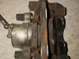 суппорт передний правый Mazda 5 CR [рестайлинг] 2008, 2.0 л., бензин, АКПП, серебристый, минивэн, правый руль