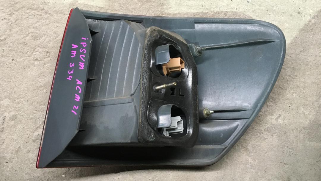 фонарь задний левый Toyota Avensis Verso 1 поколение 2003, 2.4 л., 2AZ-FE, бензин, АКПП, серебристый, минивэн, правый руль - фото №1