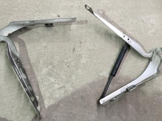 петля капота Volvo V70 2 поколение [рестайлинг] 2006, 2.4 л., бензин, АКПП, серебристый, универсал, правый руль