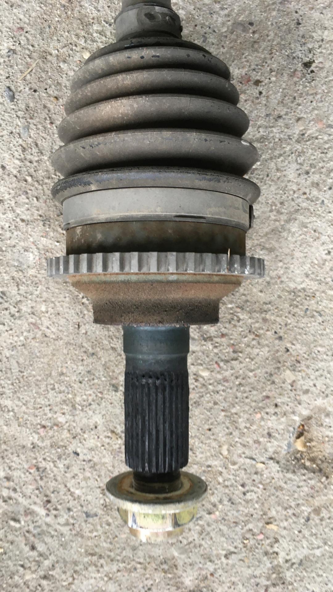 полуось задняя (приводной вал, ШРУС) Mazda 6 GG 2004, 2.3 л., бензин, АКПП, серый, универсал, полный привод, правый руль - фото №1