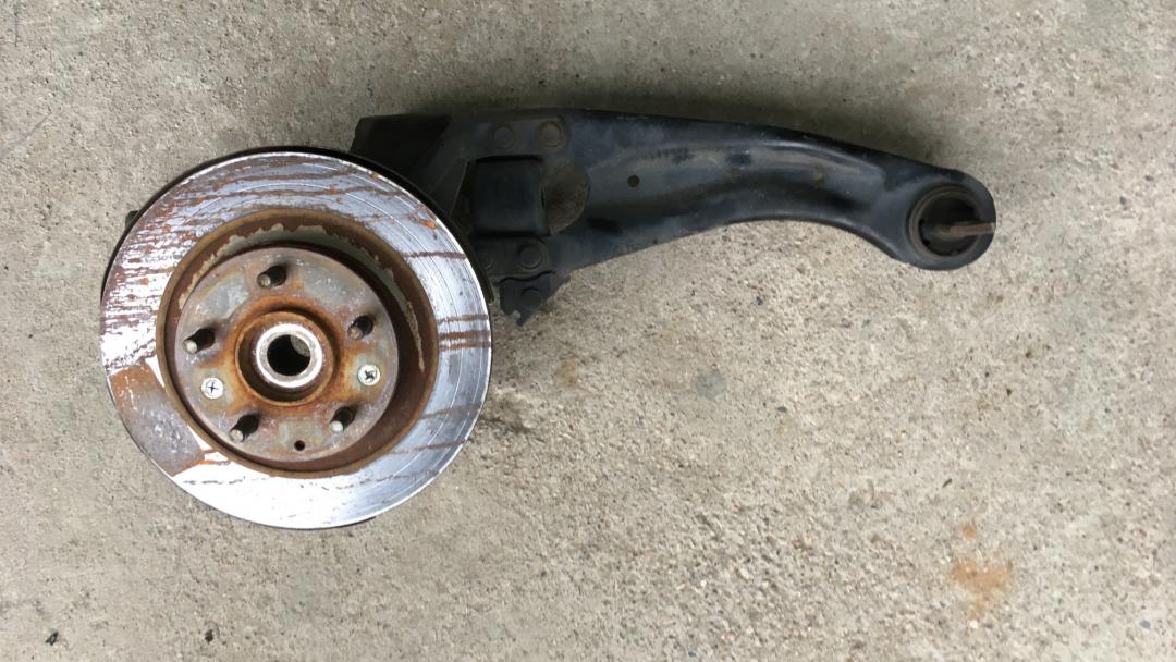 рычаг задний левый Mazda 6 GG 2004, 2.3 л., бензин, АКПП, серый, универсал, полный привод, правый руль - фото №1