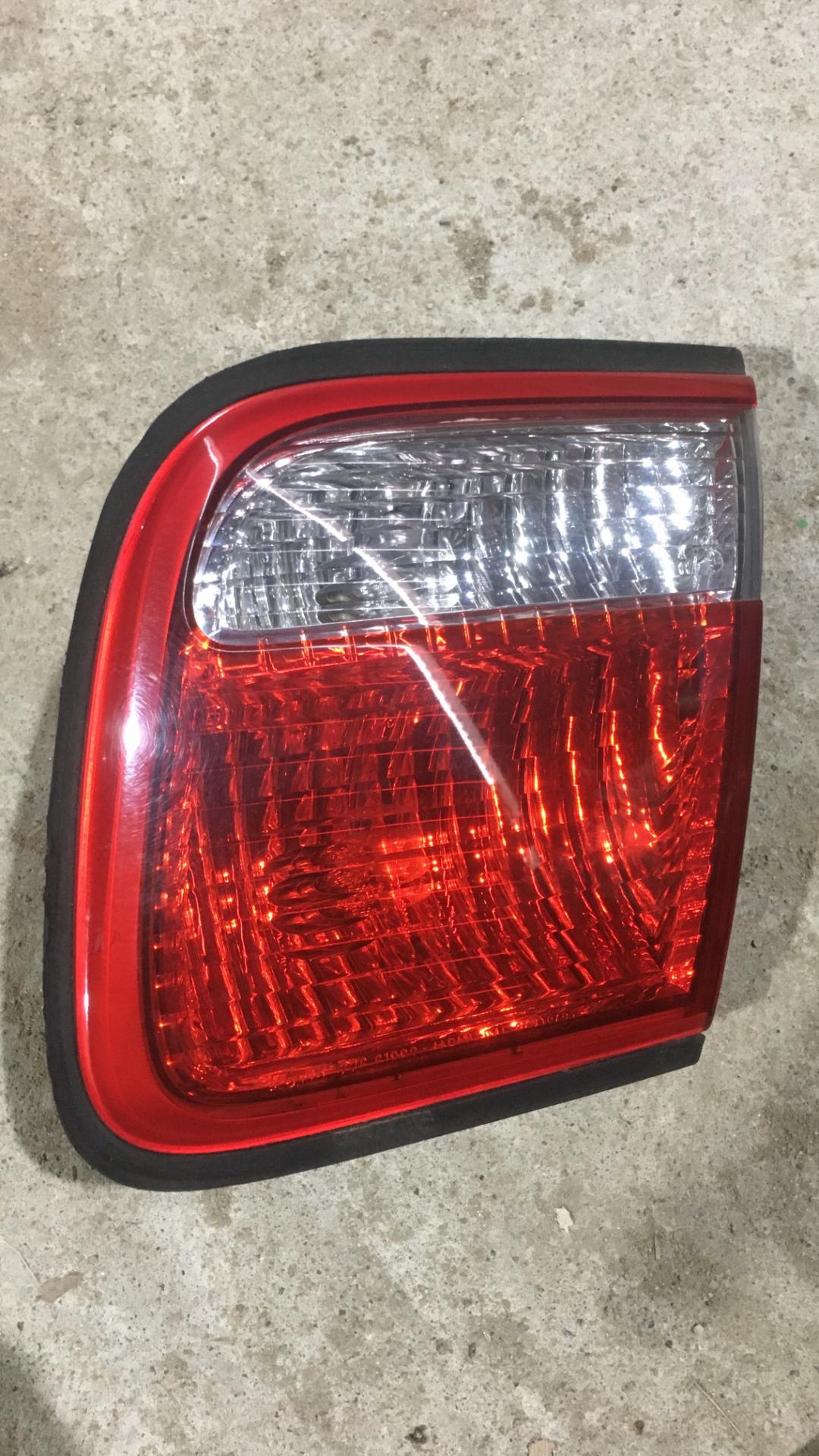 фонарь крышки багажника правый Mazda Millenia 1 поколение 1998, 2.5 л., бензин, АКПП, белый, седан, правый руль - фото №1