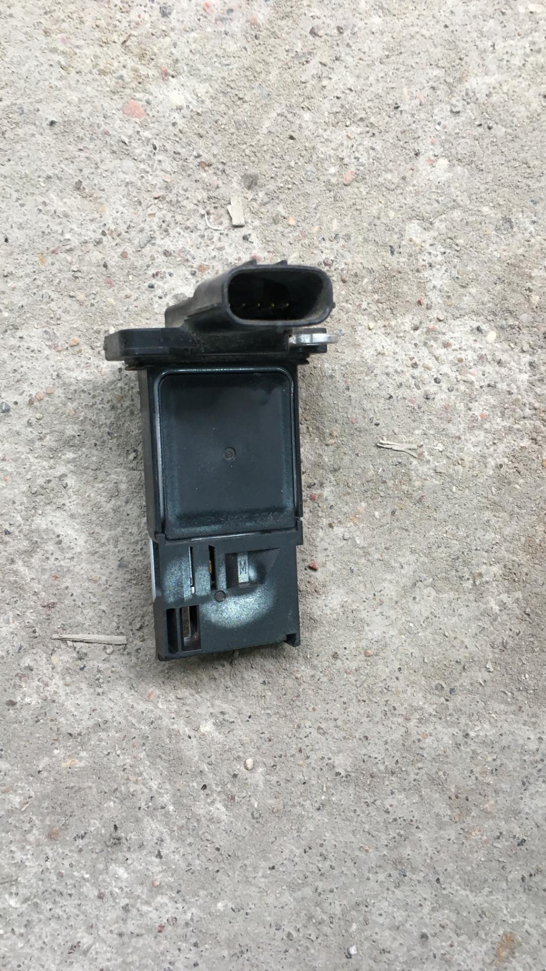 расходомер воздуха Subaru Legacy 5 поколение 2013, 2.0 л., FA20, бензин, АКПП, красный, универсал, правый руль, 22680AA410 - фото №1