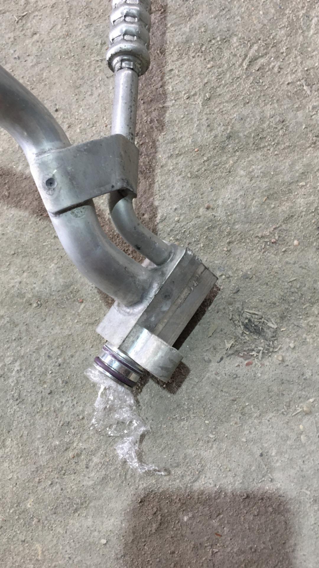 трубка кондиционера Mini Clubman 1 поколение (R55) 2011, 1.6 л., бензин, АКПП, белый, универсал, правый руль - фото №1