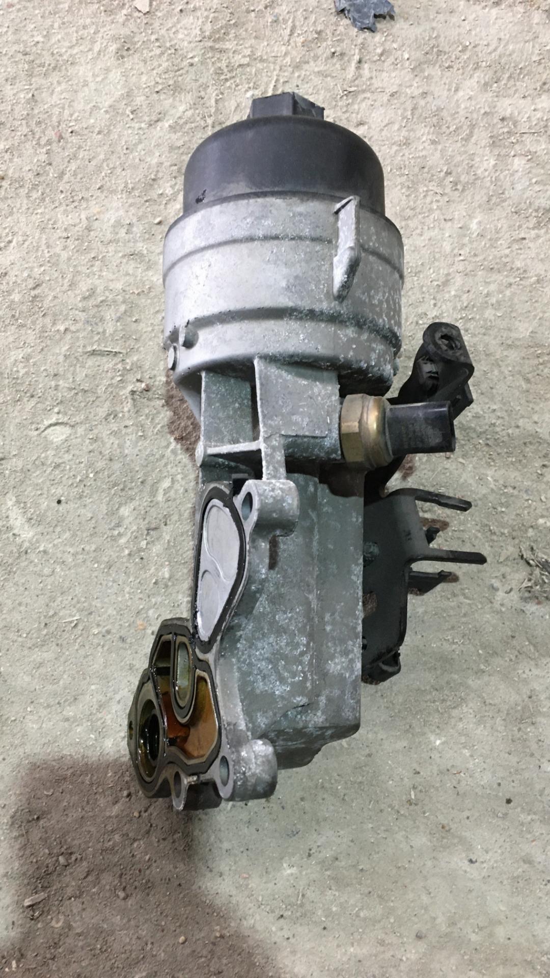 корпус масляного фильтра Mini Clubman 1 поколение (R55) 2011, 1.6 л., бензин, АКПП, белый, универсал, правый руль - фото №1