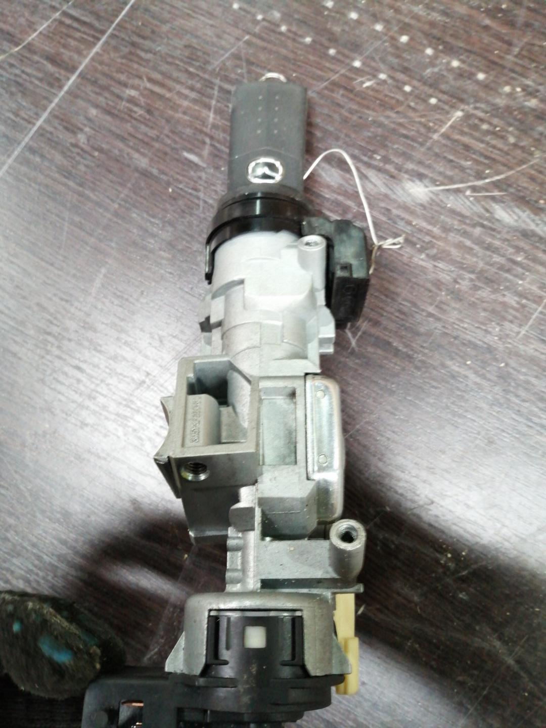 замок зажигания Mazda 3 BL 2009, 2.0 л., LF17, бензин, АКПП, черный, хетчбэк 5 дв., правый руль - фото №1