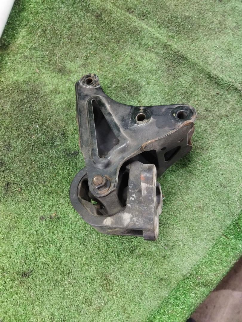 подушка крепления двигателя Honda Civic 7 поколение 2003, бензин - фото №1