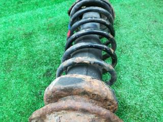 стойка передняя правая Mazda Demio 1 поколение [рестайлинг] 2006, 1.5 л.