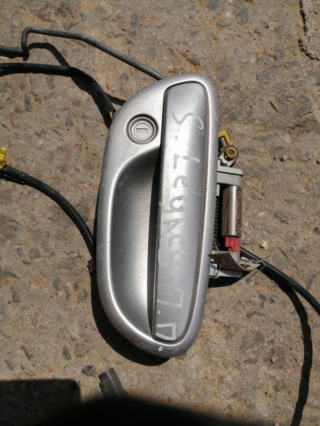 ручка наружная Subaru Legacy 3 поколение 2000 - фото №1