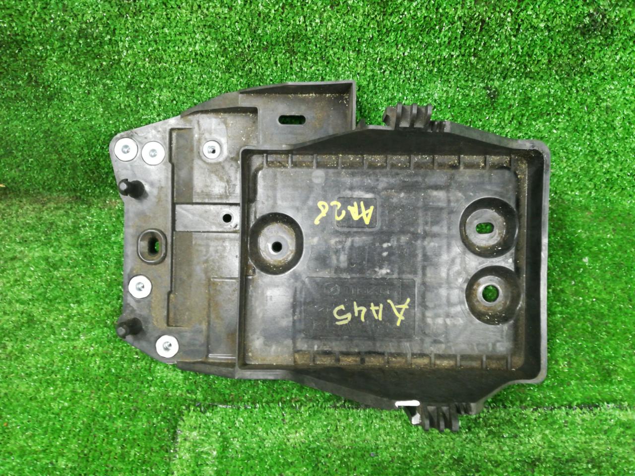 полка аккумулятора Mazda 3 3 поколение 2015, 2.5 л., PY-VPS, бензин, АКПП, серый, седан, передний привод, правый руль, B45A56041 - фото №1