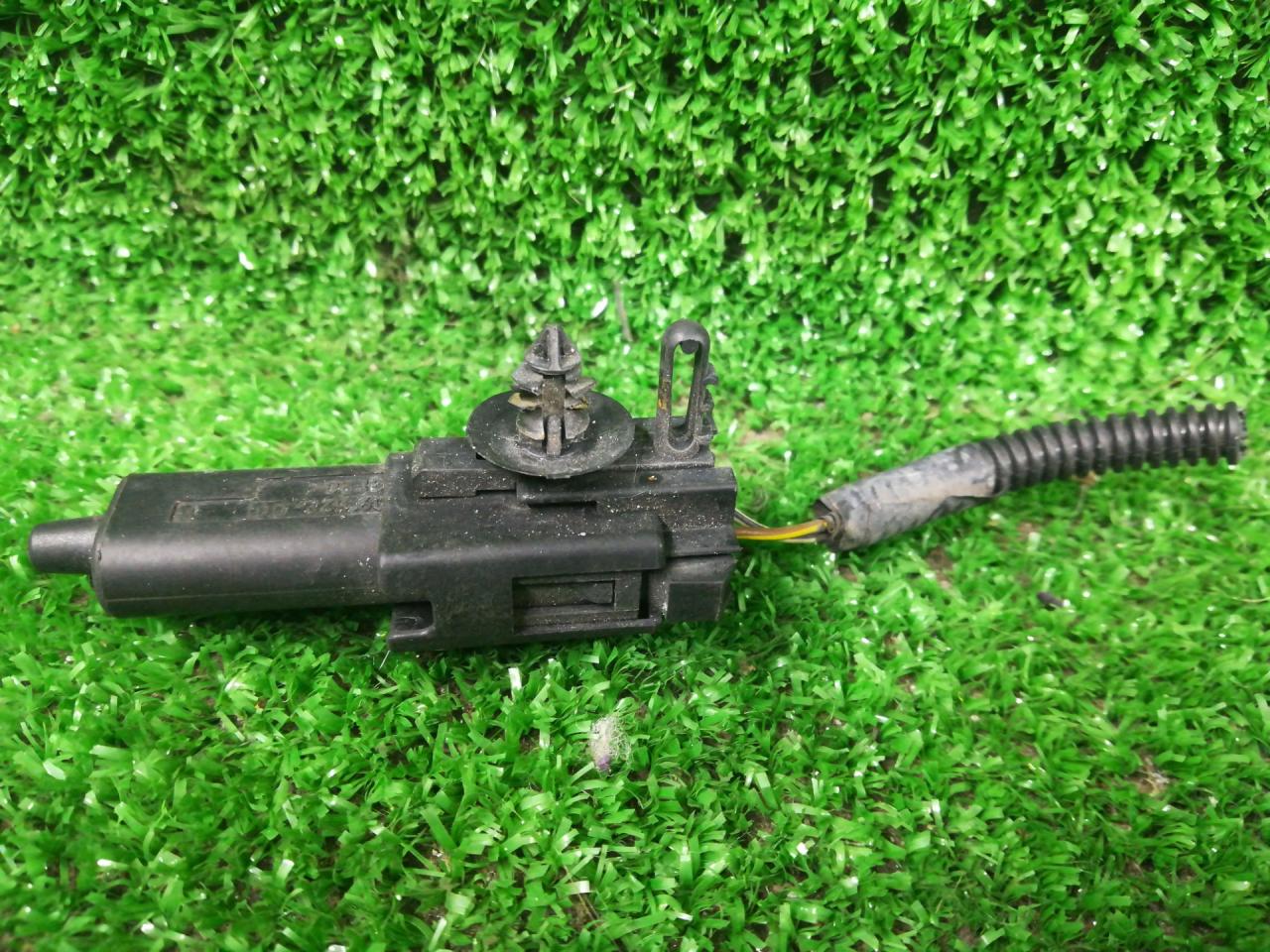 датчик температуры Ford Kuga 1 поколение 2012, 2.5 л., HYDC, бензин, АКПП, внедорожник 5 дв., полный привод, правый руль - фото №1