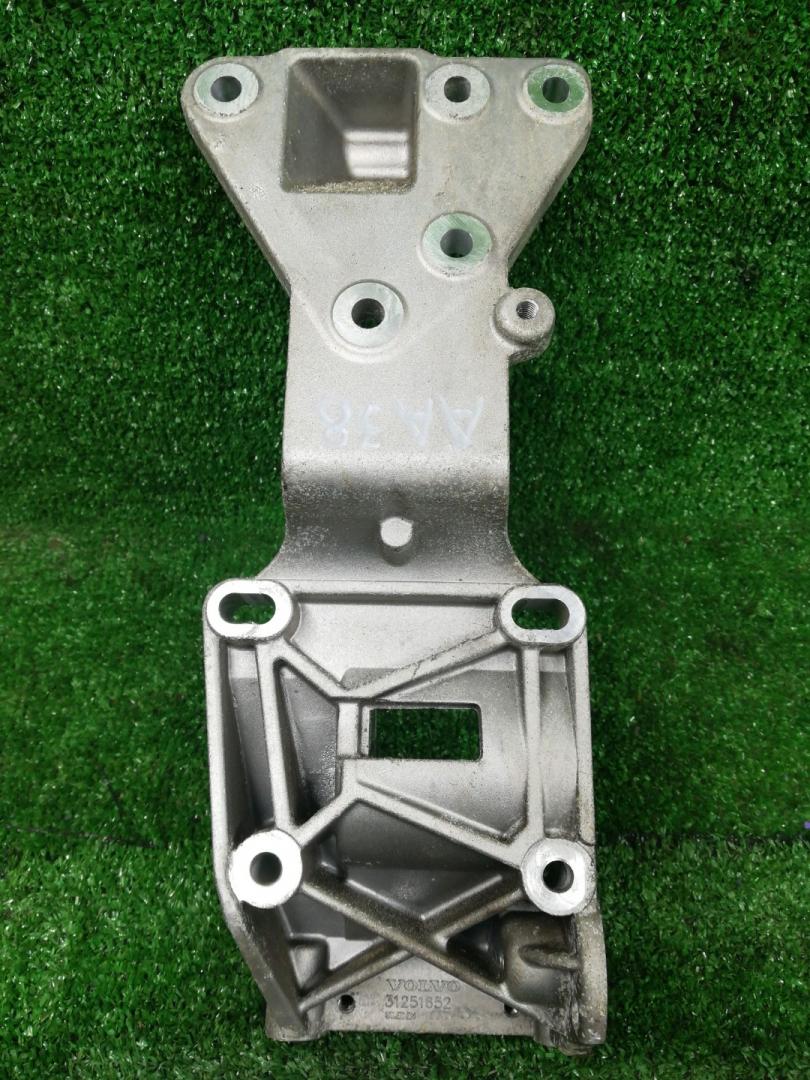 кронштейн компрессора кондиционера Ford Kuga 1 поколение 2012, 2.5 л., HYDC, бензин, АКПП, внедорожник 5 дв., полный привод, правый руль, 31251652 - фото №1