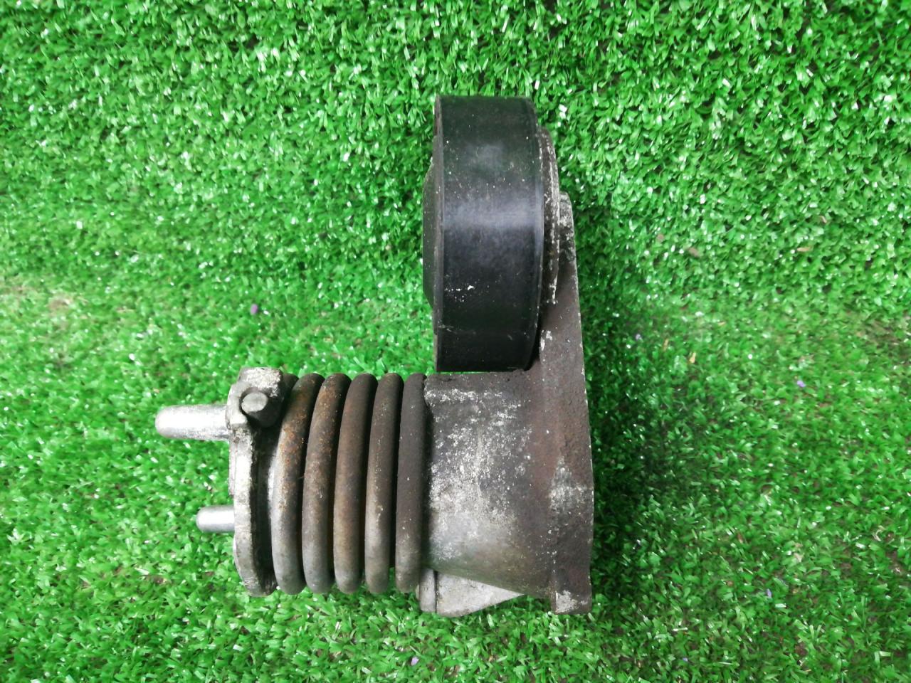 Натяжитель ремня агрегатов Ford Kuga 1 поколение 2012, 2.5 л., HYDC, бензин, АКПП, внедорожник 5 дв., полный привод, правый руль, F23907104, 31251654 - фото №1