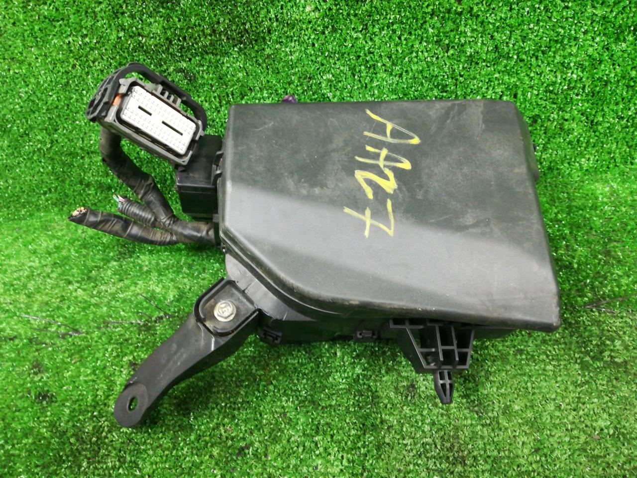 блок предохранителей Suzuki Kizashi 1 поколение RE91S 2012, 2.4 л., J24B, бензин, АКПП, rhfcysq, седан, передний привод, правый руль - фото №1