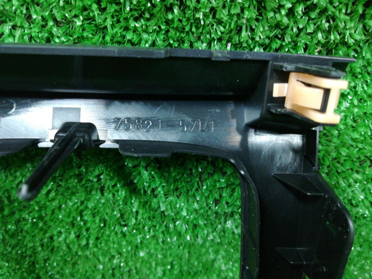 рамка обрамление кулисы Suzuki Kizashi 1 поколение RE91S 2012, 2.4 л., J24B, бензин, АКПП, rhfcysq, седан, передний привод, правый руль, 75821-57L1 - фото №1