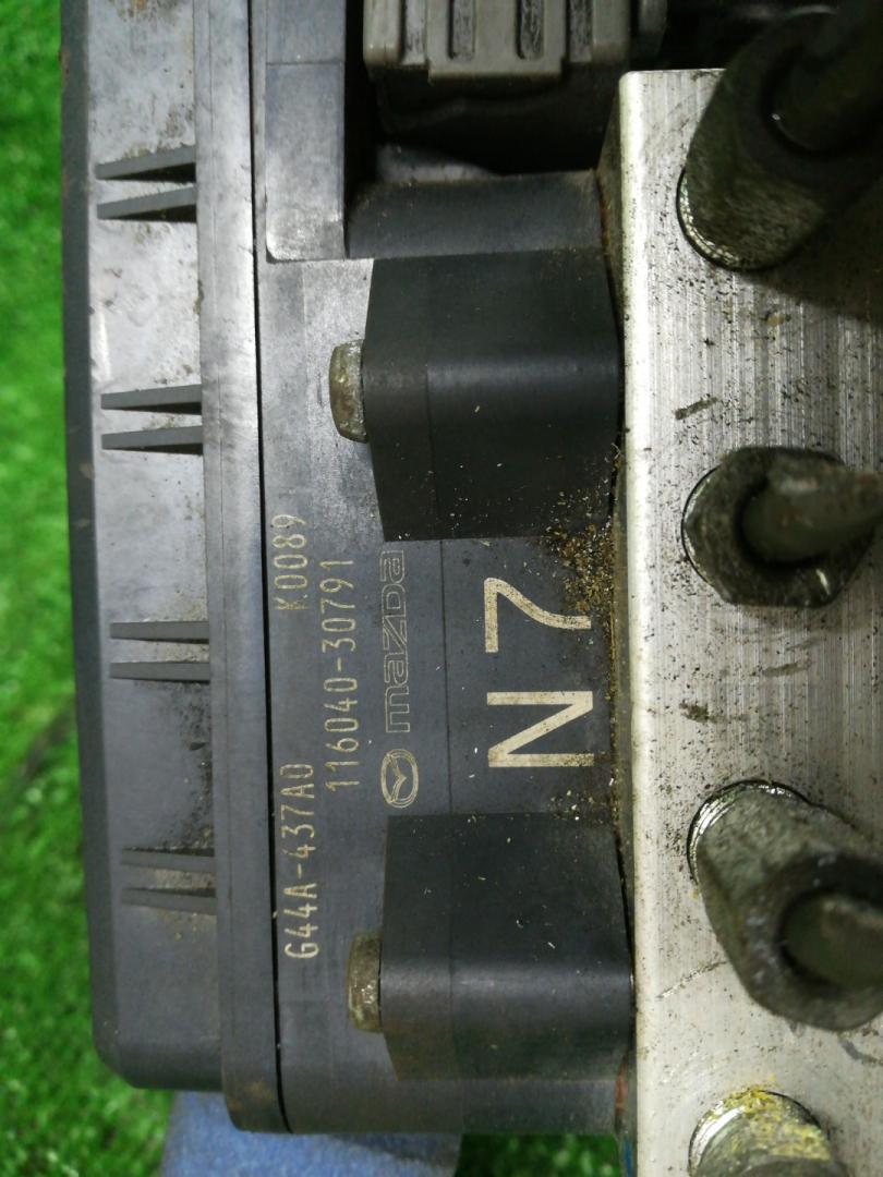 блок ABS Mazda 6 GJ 2013, 2.2 л., дизель, АКПП, серый, универсал, передний привод, правый руль, G44A-437A0 - фото №1