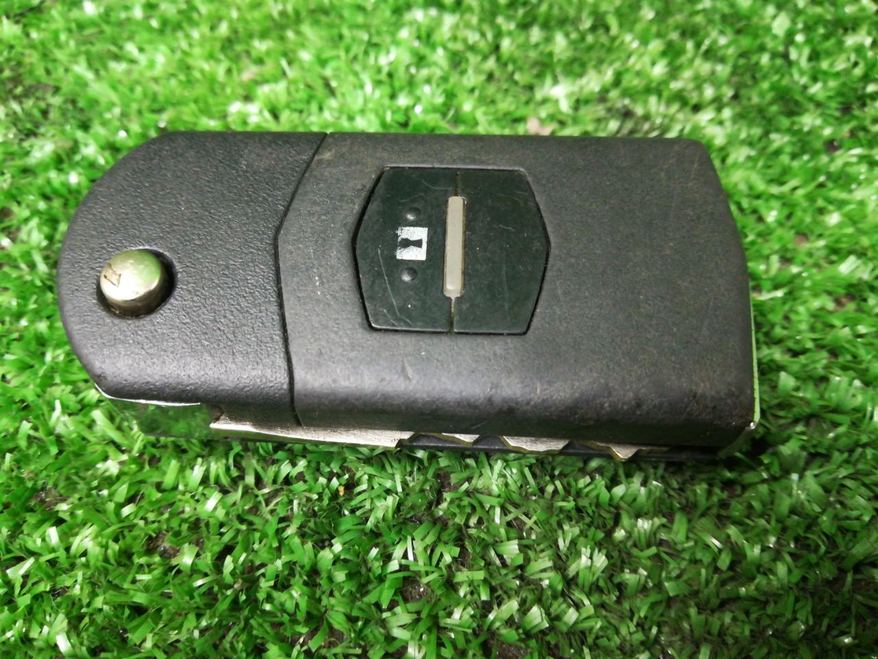 Брелок (пульт дистанционного управления) Mazda CX-9 1 поколение TB 2009, 3.7 л., CA, бензин, АКПП, белый, внедорожник 5 дв., полный привод, правый руль - фото №1