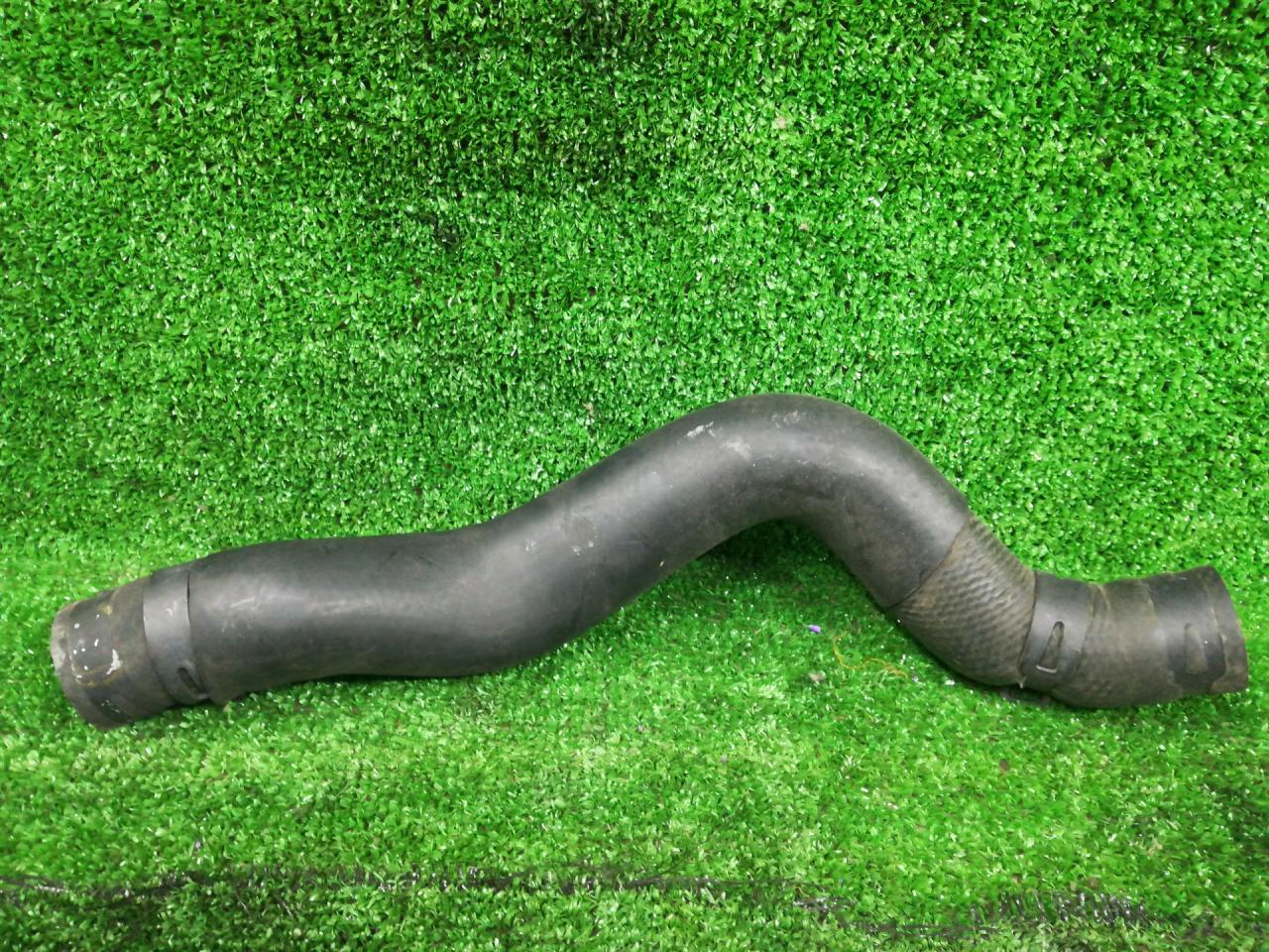 патрубок радиатора Mazda CX-9 1 поколение TB 2009, 3.7 л., CA, бензин, АКПП, белый, внедорожник 5 дв., полный привод, правый руль - фото №1